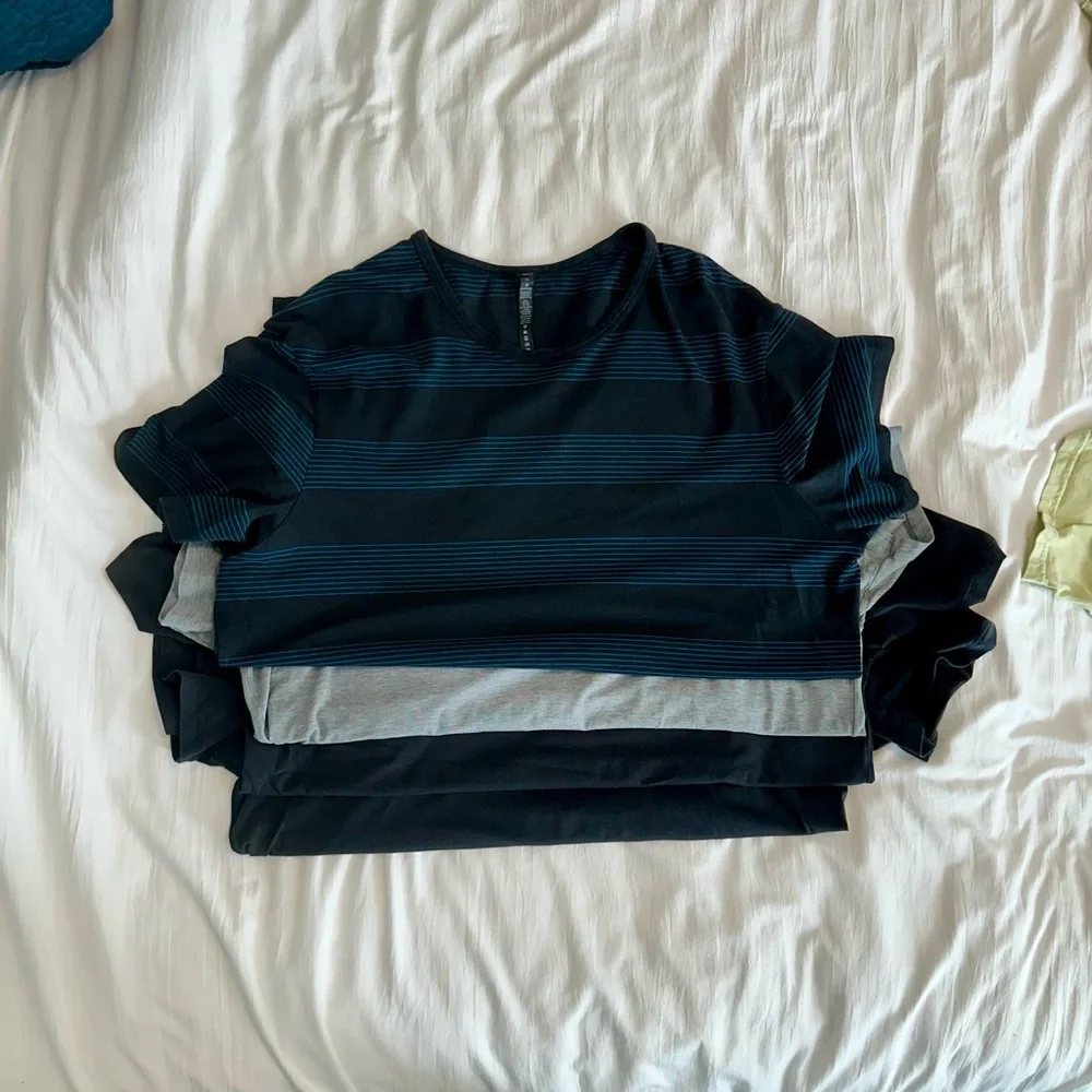 Lululemon size XL Striped and Solid T-Shirts Bundle of 4 - Picture 2 of 15